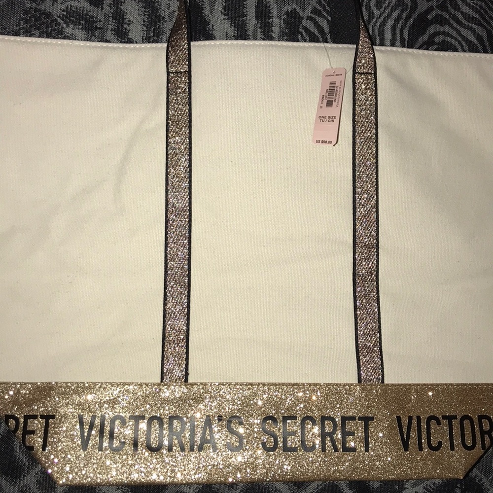 Victoria’s Secret bag . Never used .